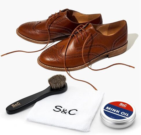 مجموعة أساسيات العناية بالأحذية من ستون آند كلارك - مجموعة تلميع الأحذية البنية الفاخرة ومجموعة بلسم زيت المنك in Kuwait
