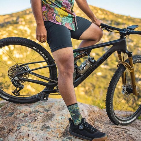 Smartwool Men للدراجة Zero Cushion Aloha Forest Print Crew Socks in Saudi Arabia