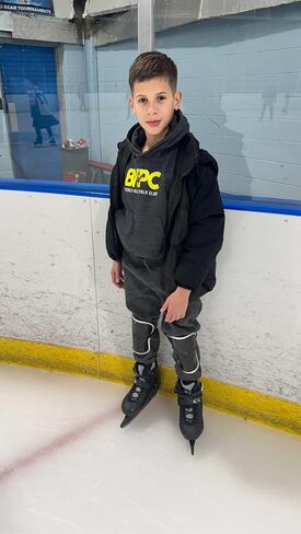 Nattork Ice Skates 4 أحجام قابلة للتعديل للأطفال الفتيان ، التزلج على الجليد المبتدئين في الهواء الطلق ، الحماية الصعبة الناعمة والمريحة للأطفال في سن المراهقة in Saudi Arabia