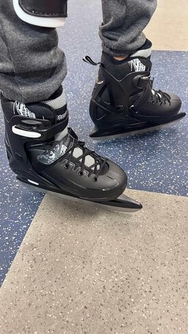 Nattork Ice Skates 4 أحجام قابلة للتعديل للأطفال الفتيان ، التزلج على الجليد المبتدئين في الهواء الطلق ، الحماية الصعبة الناعمة والمريحة للأطفال في سن المراهقة in Saudi Arabia