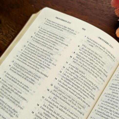 شخصية الكتاب المقدس الاسبانية الانجليزية | Biblia Bilingüe RVR1960 & ESV | اسم محفور مخصص | اسم جرابادو | هدية مسيحية ثنائية اللغة | Regalo كريستيانو بارا هومبريس إي موخيريس (عباد الشمس) in Kuwait