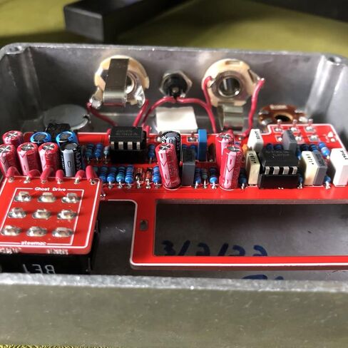 Stewmac Sun Fuzz DIY مجموعة دواسة الغيتار الكهربائي ، مع العلبة البيضاء ، مستوحاة من وجه الشمس التناظرية (12252-W) in Saudi Arabia