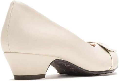 حذاء نسائي Soft Style من Hush Puppies Pleats Be with You Dress Pump، أسود/حائز على براءة اختراع، 9.5 عرض أمريكي in Kuwait