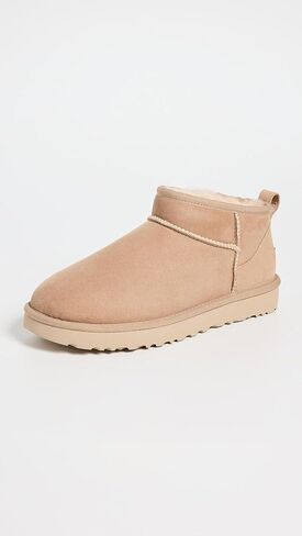 حذاء UGG النسائي الكلاسيكي فائق الحجم in Saudi Arabia