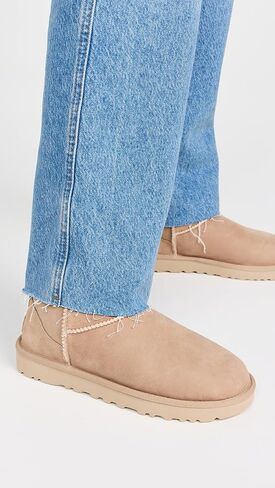 حذاء UGG النسائي الكلاسيكي فائق الحجم in Saudi Arabia