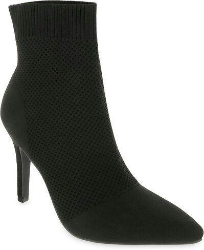 ميا ماكينلي in Kuwait