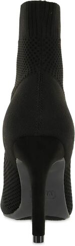 ميا ماكينلي in Kuwait