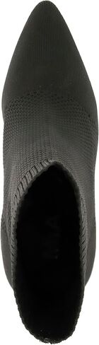 ميا ماكينلي in Kuwait