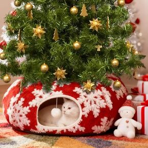 نفق للقطط مع سرير للقطط للقطط الداخلية - تنورة شجرة عيد الميلاد لأشجار بطول 5-7.5 قدم بتصميم ندفة الثلج وحصيرة مضادة للانزلاق قابلة للغسل، سرير نفق على شكل كعكة من القطيفة الناعمة للقطط والقطط والحيوانات الأليفة الصغيرة. (أحمر) in Kuwait