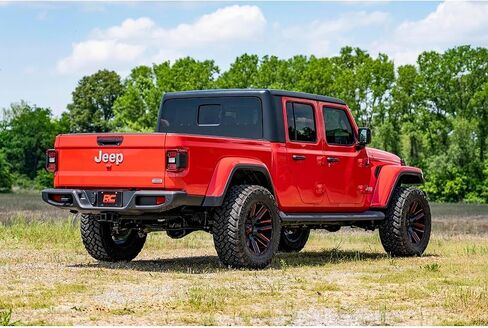 مجموعة رفع التسوية Rough Country 2.5 بوصة لسيارة Jeep Gladiator JT - 63400 2020-2024 in Kuwait