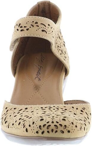 Easy Spirit Women's Cindie Pump, Brandy, 6.5 Wide in Saudi Arabia