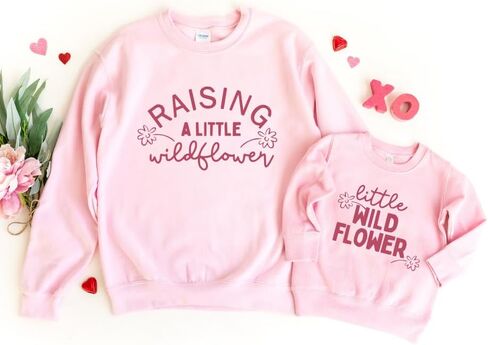 سويت شيرت Raising A Little Wildflower Mommy and Me، سترات لطيفة متطابقة للأم والابنة، سترة بأكمام طويلة وياقة دائرية، ملابس متطابقة للعائلة، عيد ميلاد، لأم الفتاة. متعدد الألوان in Saudi Arabia