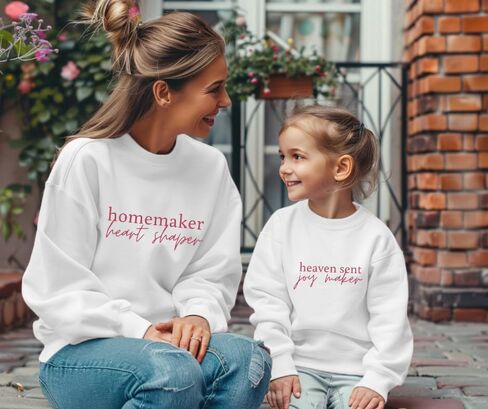 سويت شيرت Homemaker Mommy and Me، سويت شيرت لطيف متطابق للأم والابنة، سترة متطابقة للأم والابن، ملابس عائلية بأكمام طويلة وياقة مستديرة، عيد ميلاد، للبقاء في المنزل أمي. متعدد الألوان in Saudi Arabia