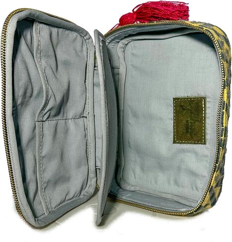 Toiletry bag "Belinda", made by Jühue Artesanal, Handmade toiletry bag made in Mexico, Black toiletry bag, Hand embroidery, Embroidery toiletry bag, Mexican embroidery, Embroidered toiletry bag in Saudi Arabia