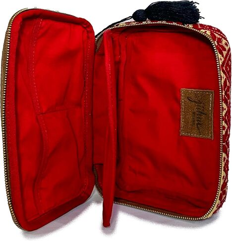 Toiletry bag "Belinda", made by Jühue Artesanal, Handmade toiletry bag made in Mexico, Red toiletry bag, Hand embroidery, Embroidery toiletry bag, Mexican embroidery, Embroidered toiletry bag in Saudi Arabia