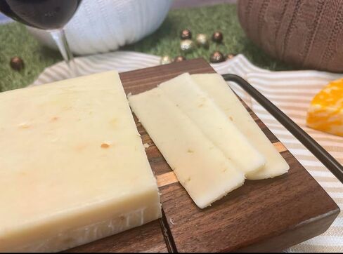 قطاعة/لوح تقطيع الجبن (غامق/جوزي) in Kuwait