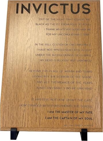 لوحة قصيدة lnvictus المحفورة - لوحة فنية جدارية من William Ernest Henley - هدية تحفيزية ملهمة - لمسة نهائية من الخشب أو الرخام المنقوش - ديكور مكتب المنزل (لمسة نهائية من خشب البلوط، 9 × 12) in Saudi Arabia