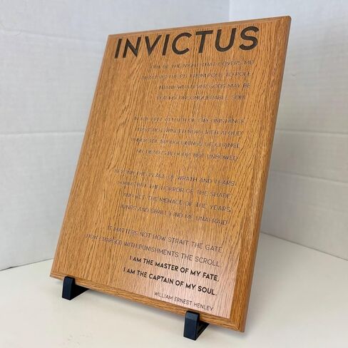 لوحة قصيدة lnvictus المحفورة - لوحة فنية جدارية من William Ernest Henley - هدية تحفيزية ملهمة - لمسة نهائية من الخشب أو الرخام المنقوش - ديكور مكتب المنزل (لمسة نهائية من خشب البلوط، 9 × 12) in Saudi Arabia
