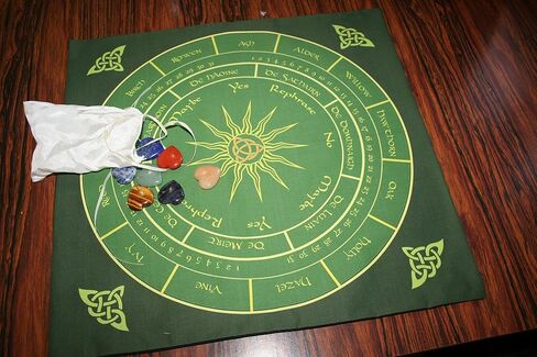 Tarot Accessory Set - Celtic Pentacle - Altar or Tarot Cloth with Matching Drawstring Bag - Divination Cloth or Casting Mat with Pouch in Saudi Arabia