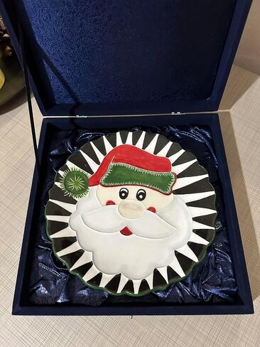 Anka Handcrafts - ديكورات منزلية لعيد الميلاد - Tonton Santa Claus - ألواح سيراميك مصنوعة يدويًا ومرسومة يدويًا مع سطح منقوش فريد - مع اللون الأزرق الداكن. حالة مخملية للمنازل الأصيلة 789 in Saudi Arabia