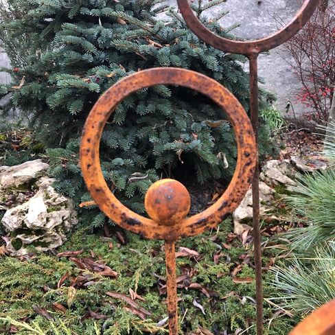 Rusty garden finials, Metal garden decor, metal yard art, outdoor metal decor, Rusty metal ring decor, Set of 8 Rusty Metal garden stakes in Saudi Arabia