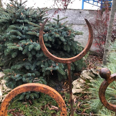 Rusty garden finials, Metal garden decor, metal yard art, outdoor metal decor, Rusty metal ring decor, Set of 8 Rusty Metal garden stakes in Saudi Arabia