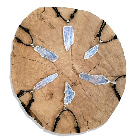 قلادة كريستال من الأحجار الكريمة الطبيعية مع قلادة حجر - تميمة للحماية وشفاء الشاكرا، مجوهرات مصنوعة يدويًا مع حقيبة هدايا، من الكوارتز الدخاني (فضي) in Kuwait