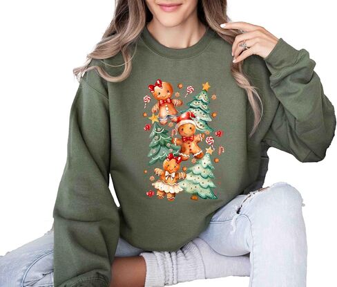 سويت شيرت Coquette Gingerbread، قميص موسم العطلات، قميص شجرة عيد الميلاد، قميص البسكويت، هدية عيد الميلاد in Saudi Arabia