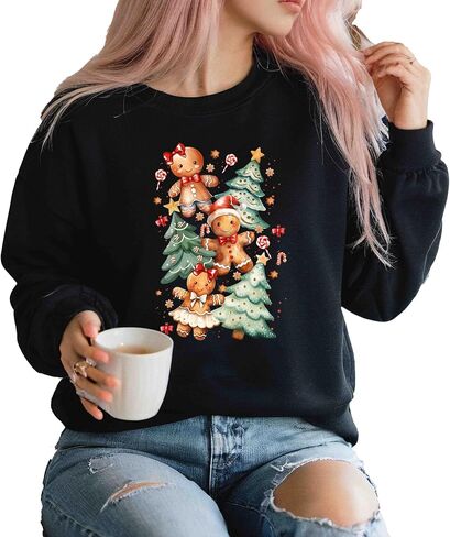 سويت شيرت Coquette Gingerbread، قميص موسم العطلات، قميص شجرة عيد الميلاد، قميص البسكويت، هدية عيد الميلاد in Saudi Arabia