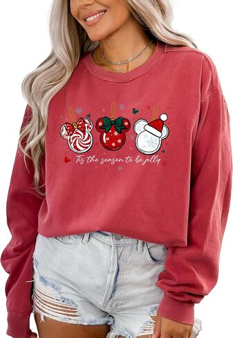 سويت شيرت من Tis The Season To Be Jolly Comfort Colours، سويت شيرت عيد الميلاد، تي شيرت برسومات العطلات، سترة شتوية لطيفة، فكرة هدية عيد الميلاد in Saudi Arabia