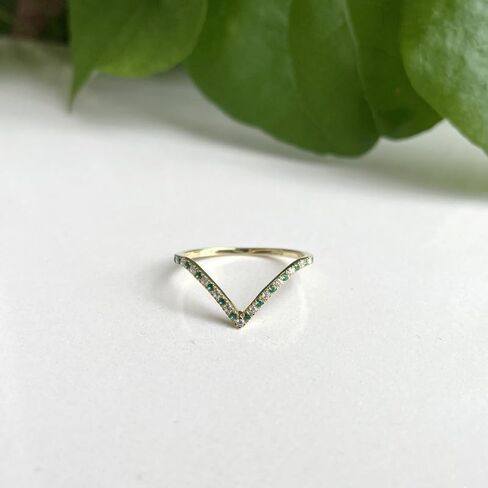 Alternate Green Emerald & White Diamond Matching Contour Chevron V Shape Ring For Women, 14k Gold Finish Green Emerald V Shape Anniversary Wedding Band in Saudi Arabia