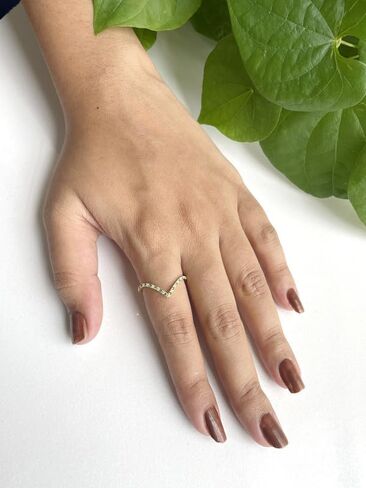 Alternate Green Emerald & White Diamond Matching Contour Chevron V Shape Ring For Women, 14k Gold Finish Green Emerald V Shape Anniversary Wedding Band in Saudi Arabia