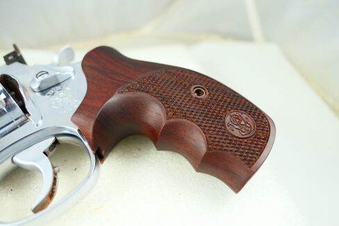 قبضة مسدس لإطار Smith & Wesson (S&W) K أو L مع مؤخرة مستديرة in Saudi Arabia