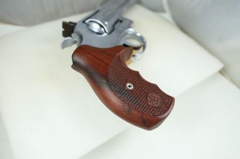 مقابض المسدس لمسدس إطار S&W K أو L بعقب مستدير in Saudi Arabia