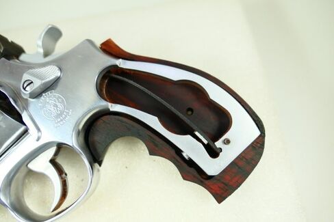 قبضة مسدس لإطار Smith & Wesson (S&W) K أو L مع مؤخرة مستديرة in Saudi Arabia