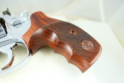 قبضة مسدس لإطار Smith & Wesson (S&W) K أو L مع مؤخرة مستديرة in Saudi Arabia