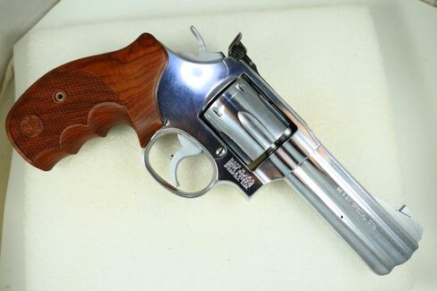 قبضة مسدس لإطار Smith & Wesson (S&W) K أو L مع مؤخرة مستديرة in Saudi Arabia