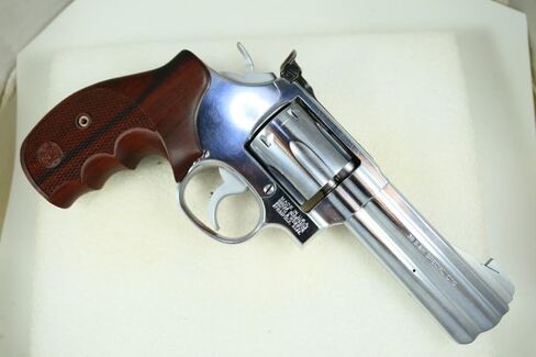 Handgun Grip for a Smith & Wesson (S&W) K or L frame with Round butt in Saudi Arabia