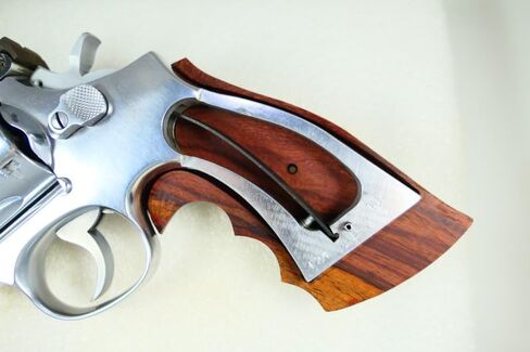 قبضة مسدس لإطار Smith & Wesson (S&W) K أو L بعقب مربع أو مستدير in Saudi Arabia