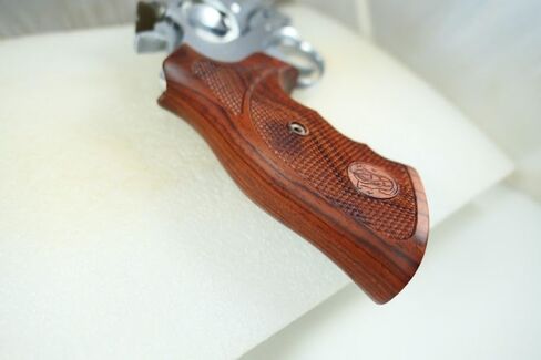 قبضة مسدس لإطار Smith & Wesson (S&W) K أو L بعقب مربع أو مستدير in Saudi Arabia