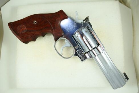 Handgun Grip for a Smith & Wesson (S&W) K or L frame with a Square or Round butt in Saudi Arabia