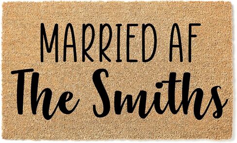 ممسحة أرجل متزوجة تحمل الاسم الأخير من Married AF، هدية مثالية لحفلات الزفاف أو الانتقال لمنزل جديد، جودة ممتازة، سميكة 100% من جوز الهند مع دعم من PVC 1429 in Saudi Arabia