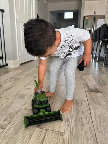 RC Combine Harvester Toy for Boys Ages 4+, Farm Harvester with Corn Head in Kuwait