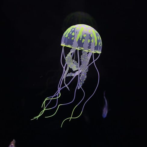 1Pc Simulated Glowing Effect Jellyfish Aquarium Decoration Fish Tank Underwater Luminous Ornament Miniature Figurines Gift (Green) in Saudi Arabia