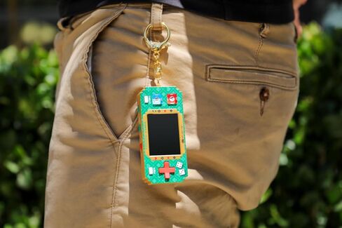 My Arcade Mega Man Pixel Pocket Pro: لعبة فيديو Mega Man مرخصة رسميًا، سلسلة مفاتيح محمولة in Kuwait