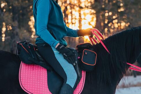 حقيبة سرج الحصان المدمجة ذات الجيب الإنجليزي من TrailMax مع غطاء زجاجة مياه لركوب الخيل، تعمل مع السروج الإنجليزية والقدرة على التحمل والأسترالية in Saudi Arabia