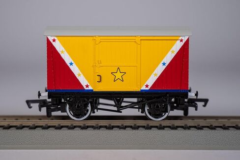 قطارات باخمان - شاحنة Thomas & Friends™ 12 طن - FUNFAIR RED - مقياس HO in Kuwait