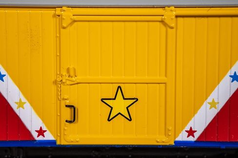 قطارات باخمان - شاحنة Thomas & Friends™ 12 طن - FUNFAIR RED - مقياس HO in Kuwait