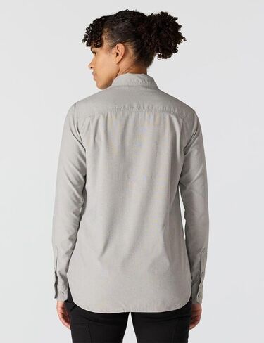 قميص Carhartt النسائي ذو المقاس المريح وخفيف الوزن بأكمام طويلة in Saudi Arabia