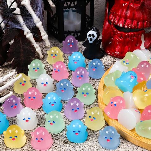 50 قطعة من تماثيل عيد الميلاد المصغرة 50 نمط من الحرف الراتنجية الصغيرة لإخفاء سانتا ثلج صغير وشجرة عيد الميلاد وتماثيل الرنة لجوارب عيد الميلاد وحشو حقيبة الهدايا الشتوية وديكور بيت الدمى in Kuwait